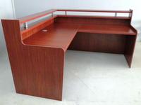 Reception counter with counter top on risers